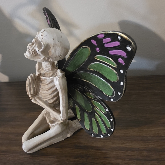 Springtime Skeleton - Picture 2 of 4